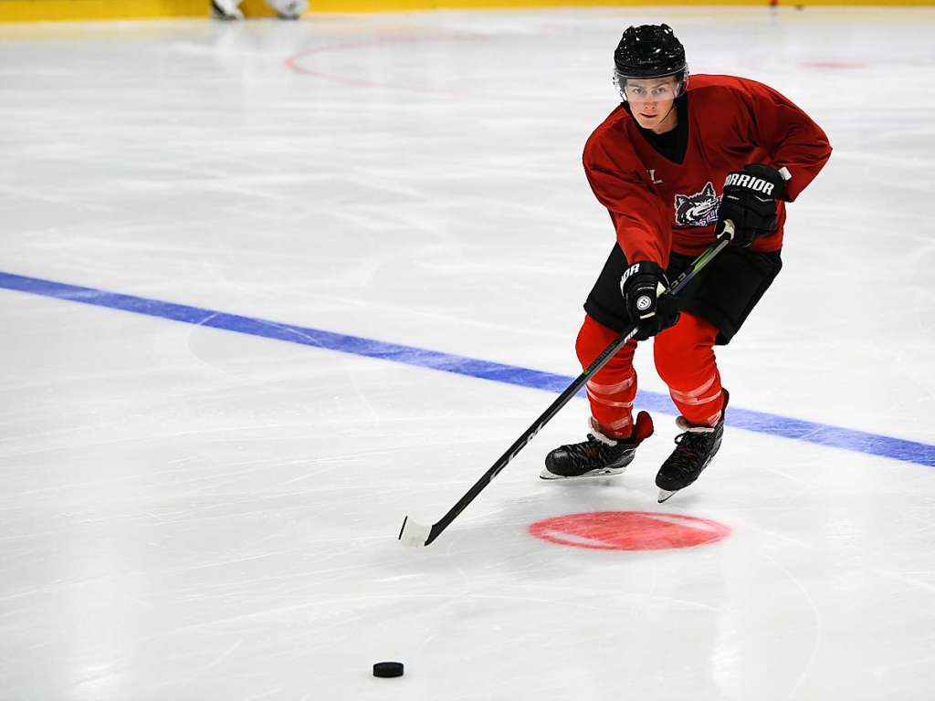 Ganz nah dran: Fans konnten beim ersten Training des EHC dabei sein.