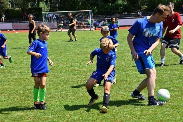 Viele Helfer sind beim Fuballcamp in Gundelfingen im Einsatz