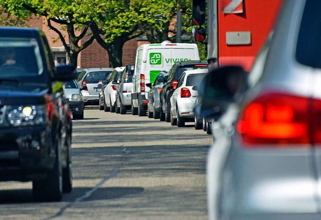 Stau auf der B31 aufgrund eines Verkehrsunfalls  | Foto: Michael Bamberger