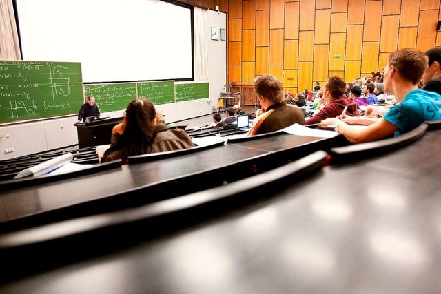 Nach einer Ausbildung und einigen Jahr...e Hochschule auch ohne Abitur mglich.  | Foto: Kai Remmers (dpa)