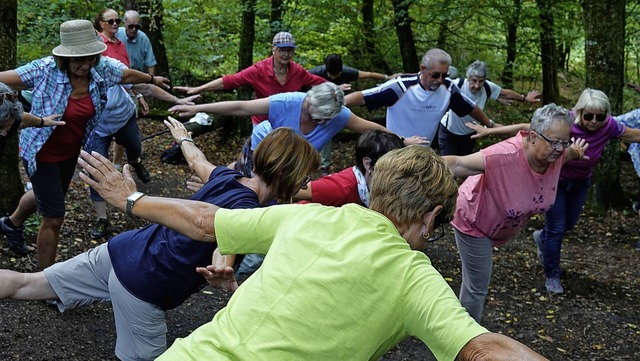 Neben Gymnastik bildete Naturkunde das Rckgrat der Aktion in der Allmend.  | Foto: Dieter Erggelet