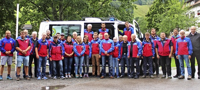 Sind stolz auf ihr neues Einsatzfahrze...ieder der Bergwacht-Ortsgruppe Wieden.  | Foto: Martin Klabund