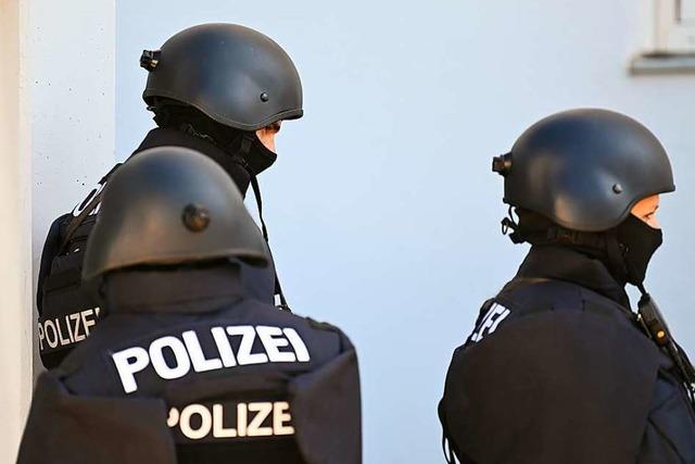 Polizei sucht mit Groaufgebot nach Verdchtigem, findet ihn aber nicht