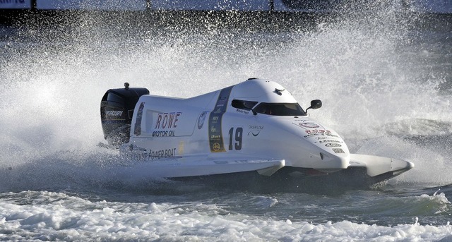 Mit bis zu 200 Sachen ber die Strecke...Norwegen einen souvernen Triumph ein.  | Foto: Privat