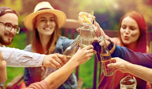 Alkohol- und/oder fleischfrei feiern  erfreut sich immer grerer Beliebtheit.  | Foto: lev dolgachov
