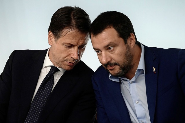 Was nach Eintracht aussieht, ist schon...onte (links) und Innenminister Salvini  | Foto: FILIPPO MONTEFORTE (AFP)