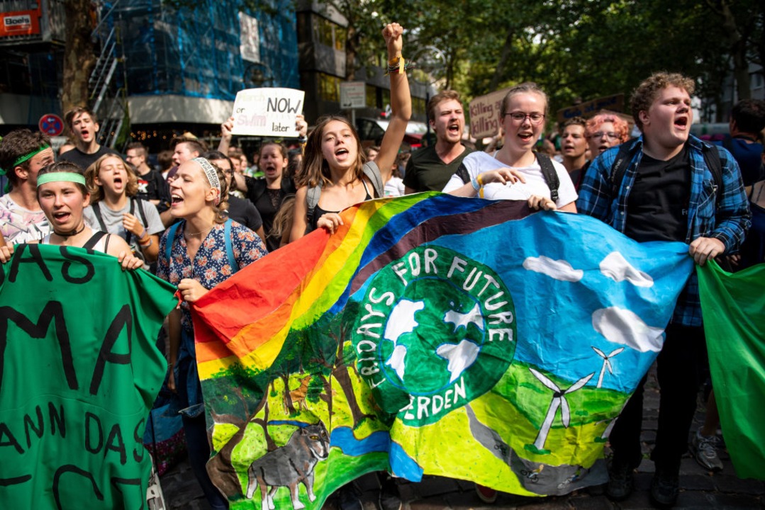 Auch in den Sommerferien demonstrieren...hutz, wie auf diesem Foto in Dortmund.  | Foto: Marius Becker (dpa)