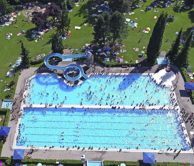 Das Donaueschinger Parkschwimmbad ldt...das Amt fr Tourismus und Marketing.    | Foto: Roger Mller
