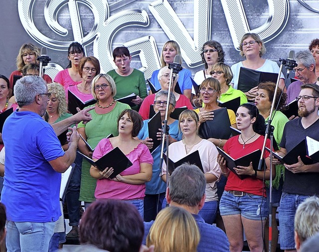 Mit Gospels, Popsongs und Schlagern so...nem Open-Air-Konzert fr Sommerlaune.   | Foto: Roswitha Frey