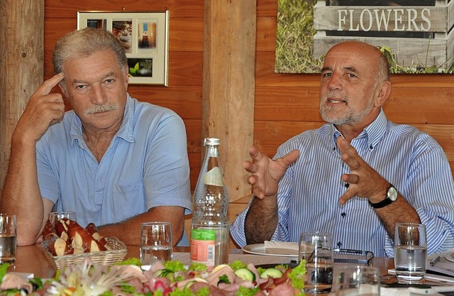 Friedbert Schill und Werner Rpple war...or staatlich verordnetem Bio-Wachstum.  | Foto: Klaus Riexinger