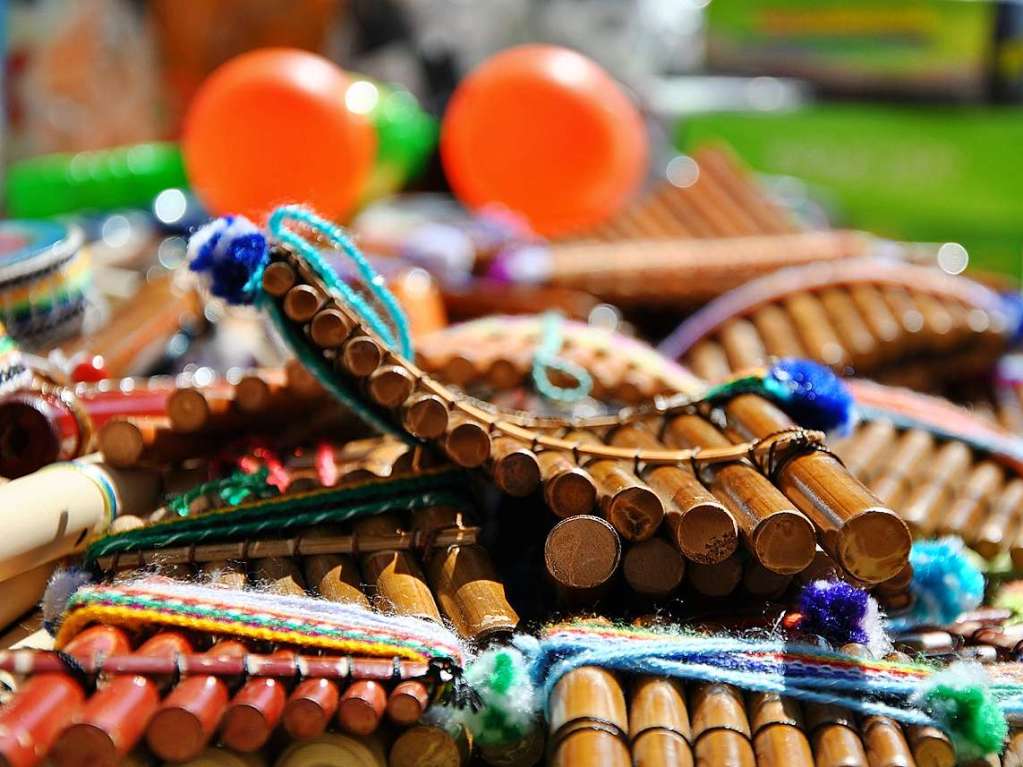 Traumhaftes Wetter und ein reichhaltiges Angebot luden zum Schlendern, Bummeln und sich gemtlich Unterhalten auf den traditionellen Markt in Ehrenstetten.