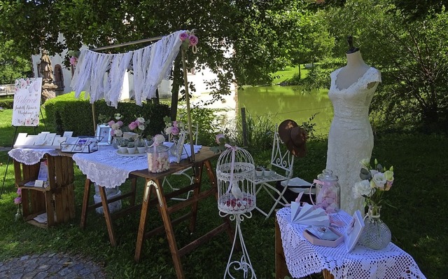 Accessoires fr die Hochzeit wurden be...er Wasserschloss aus- und vorgestellt.  | Foto: Johanna Hoegg