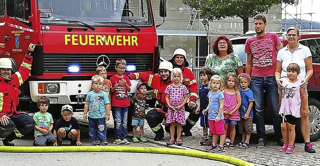 Eine Feuerwehrbung erlebten die Kinde...indergarten Bettmaringen hautnah mit.   | Foto: (privat)
