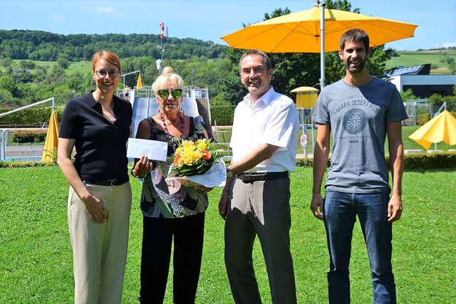 Brgermeisterin Monika Neuhfer-Avdic,...1000000. Besucherin Roswitha Rohrbach.  | Foto: Stadt Lrrach