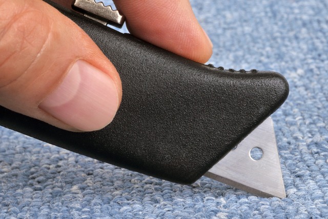 Auch ein Teppichmesser kann eine Waffe sein (Symbolbild).  | Foto: Richard Villalon - stock.adobe.com