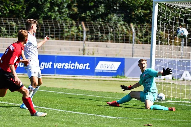 Dominique Domroese trifft zum 2:0 fr den SC Freiburg  | Foto: Achim Keller