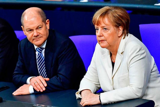 Angela Merkel und Olaf Scholz im Bundestag  | Foto: TOBIAS SCHWARZ