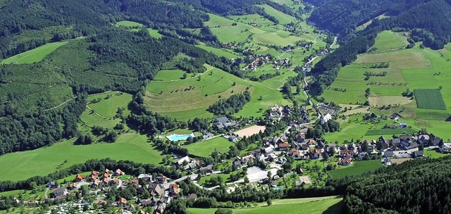 In der weitlufigen Gemeinde Simonswal...n in Haslachsimonswald (rechts oben).   | Foto: Horst Dauenhauer
