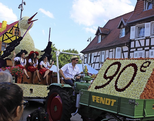 Glckwunsch! Der Corso Fleuri  ist 90 ...hin drei oder vier Dahlien-Dalmatiner.  | Foto: Bernd Fackler