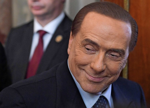 Inzwischen 82 Jahre alt, aber immer noch einflussreich: Silvio Berlusconi  | Foto: TIZIANA FABI