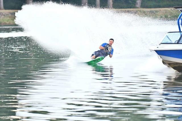 Wasserski auf dem Rhein – eine Slalom-Show des Vize-Europameisters Alexander King