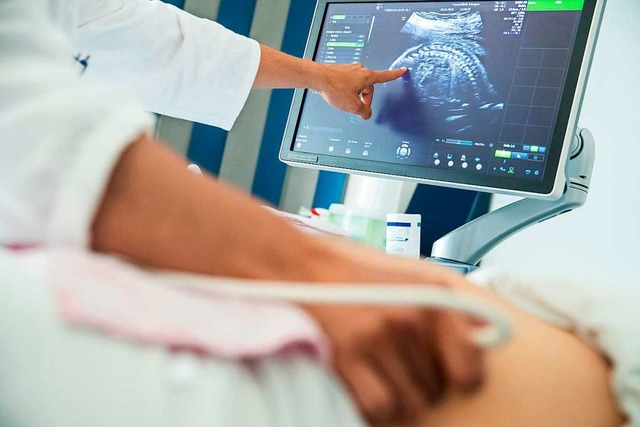 Ultraschalluntersuchung beim Frauenarzt: Vorher noch Jameda checken?  | Foto: Daniel Karmann