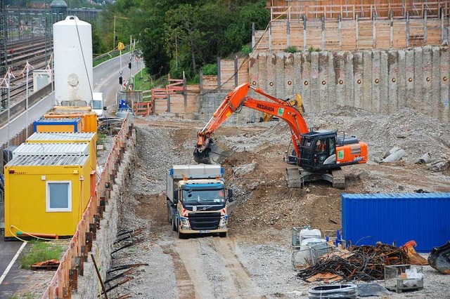 Seit Montagmorgen  wird auf der Bauste...r Dreilndergalerie wieder gearbeitet.  | Foto: Herbert Frey