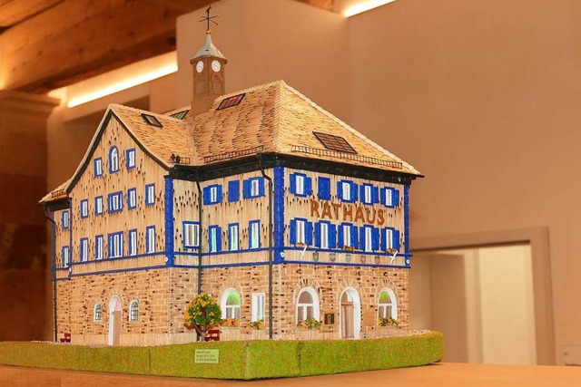 Das Rathausmodell aus 4200 Streichhlzer.  | Foto: Martin Wunderle