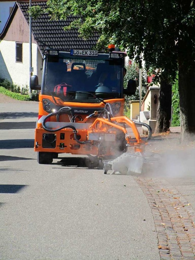 Unkrautbekmpfung mithilfe von heiem ...richtet die Gemeinde Efringen-Kirchen.  | Foto: Gemeinde 