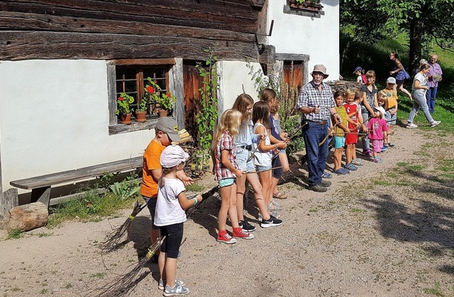 Aktionstag in Kirchhausen: Beim Start ...ch alter Art &#8211; zusammengebaut.    | Foto: Martin Kickhfen