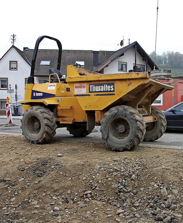 Wenn die Baufahrzeuge anrollen, werden die Anlieger meist zur Kasse gebeten.   | Foto: Herbert Frey