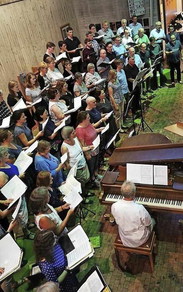 Die Teilnehmer des Chorleiterkurses be...schen Gemeindezentrum in Kirchzarten.   | Foto: Heidi Winkel-Hook