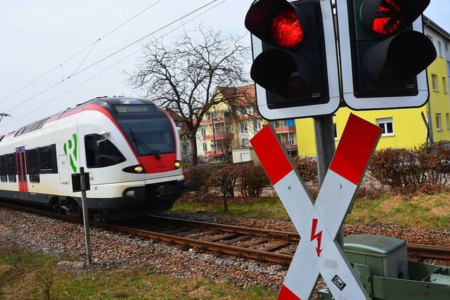 Der Fahrer einer nahenden S-Bahn konnte noch rechtzeitig bremsen.  | Foto: Andr Hnig