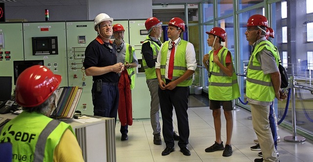 In der Schaltzentrale des Kraftwerks e...en der Stromerzeugung mit Wasserkraft.  | Foto: Christiane Franz