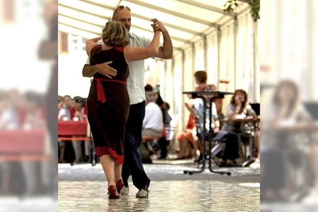 Mit dem Tangofrhstck auf der alten Rheinbrcke enden die Laufenburger Kulturtage