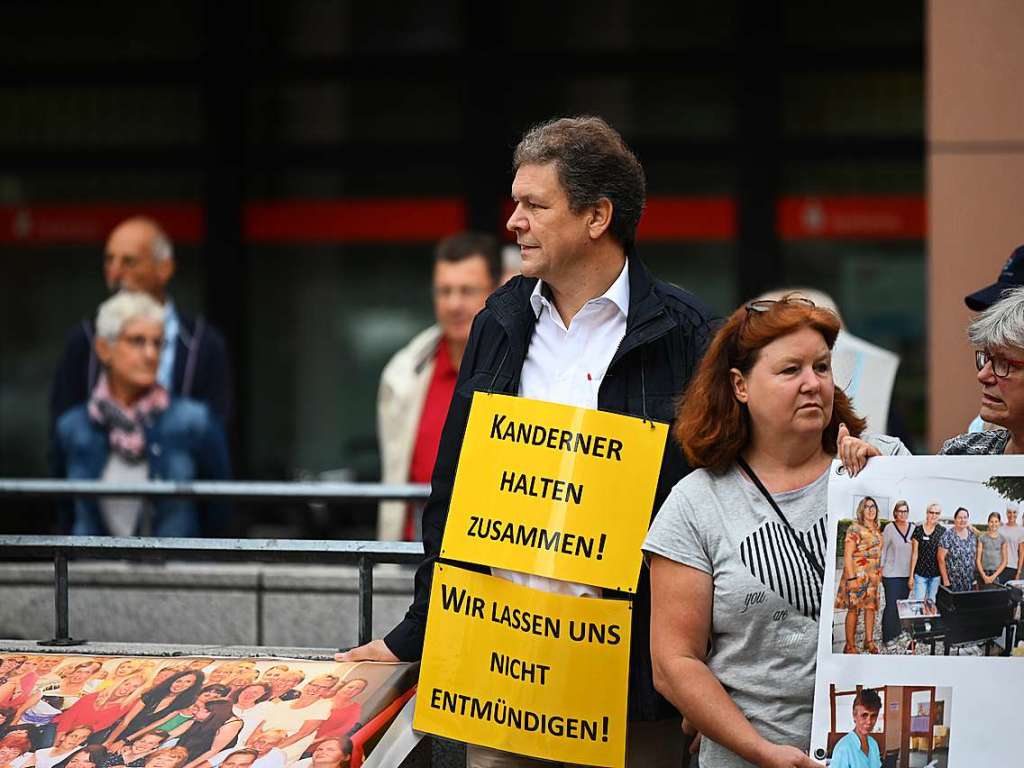 Demonstration vor dem Landratsamt in Lrrach