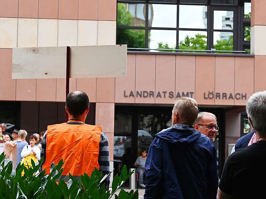 Demonstration vor dem Landratsamt in Lrrach