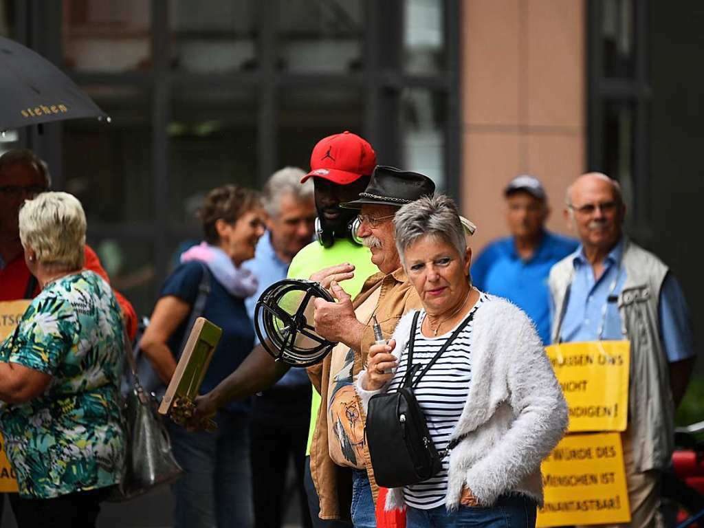 Demonstration vor dem Landratsamt in Lrrach