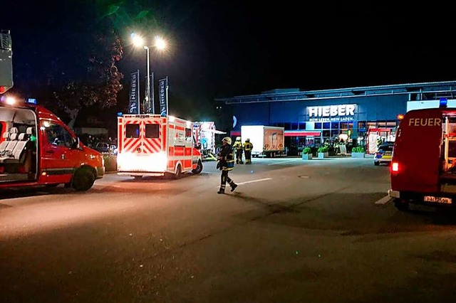 Gegen vier Uhr am Donnerstagfrh gab e...d Polizei am Hieber-Markt in Mllheim.  | Foto: Volker Mnch