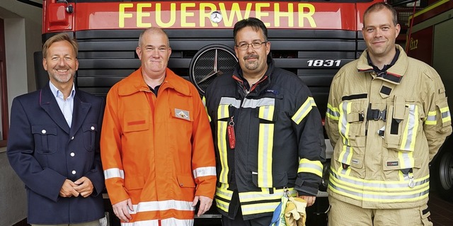 Der Wandel der Kleidung (von links): O...llvertretende Kommandant Timo Hestler.  | Foto:  Verena Wehrle