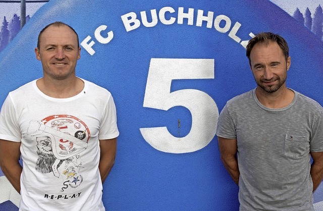 Mit den Erfolgstrainern Daniel Ruf (li... FC Buchholz auch in die neue Saison.   | Foto: Helmut Rothermel