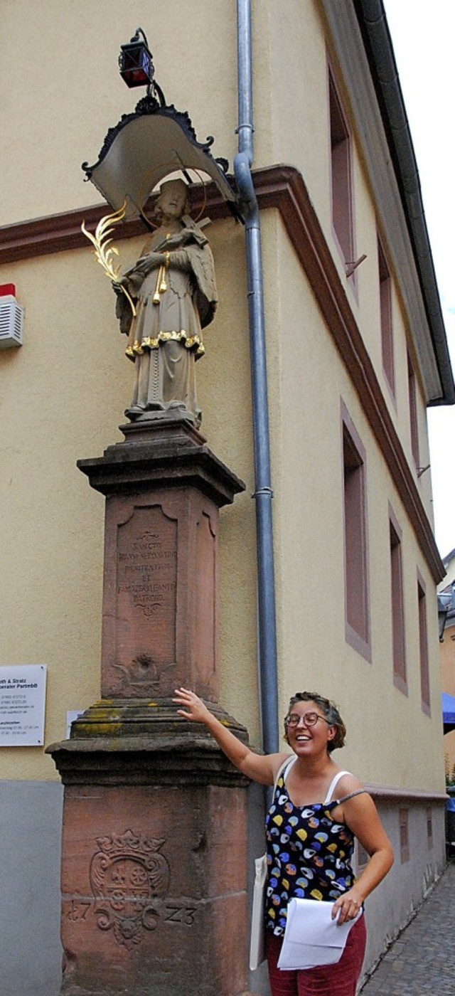 Der bhmische Brckenheilige ohne Brc...auch noch ein Einschussloch zugezogen.  | Foto: Dorothea Scherle