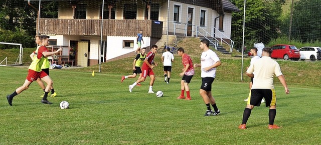 Ball-  und Taktiktraining des Landesligateams auf dem Yacher Sportplatz   | Foto: Nikolaus Bayer
