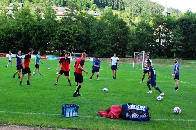 Beim Training auf dem Platz der Sportfreunde Obersimonswald   | Foto: Karin Hei