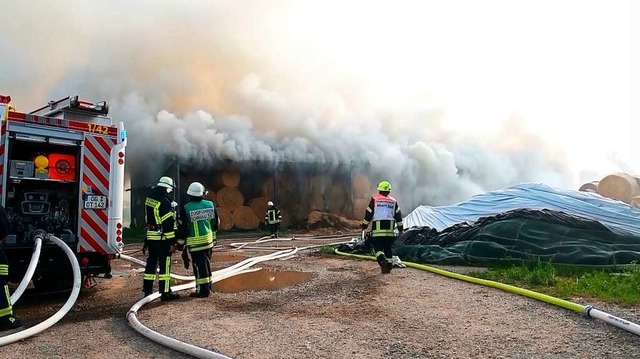 Einen krftezehrenden Einsatz hatte die Feuerwehr  zu bewltigen.  | Foto: Wolfgang Knstle