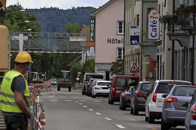 Mehr Personal und zustzliche Ampel sollen Arbeiten beschleunigen