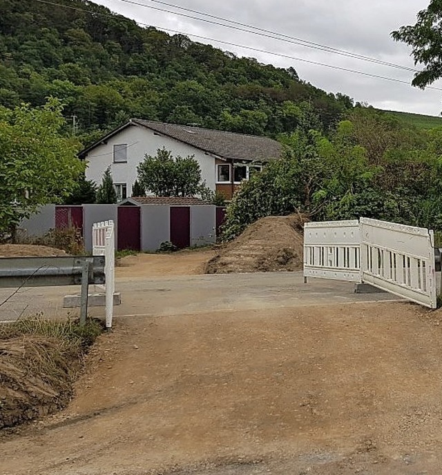 Fr Fugnger  und Radfahrer gibt es e...itung, die ber die Kreisstrae fhrt.  | Foto: Klaus Lehmeyer