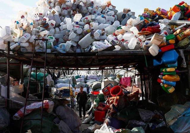 Frher landete der Abfall der Welt in ...t ist es seit vergangenem Jahr vorbei.  | Foto: Rolex De La Pena