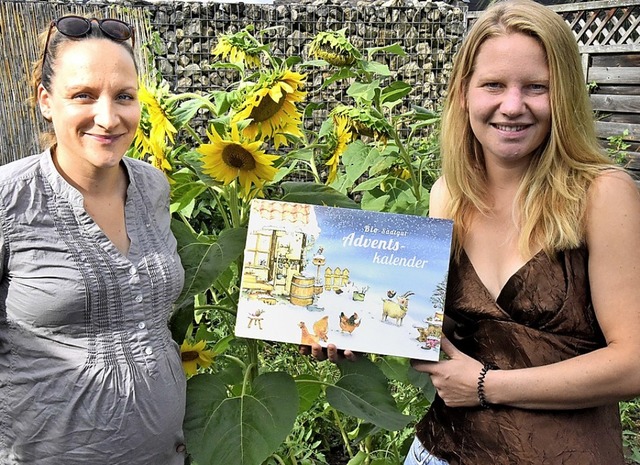 Leonie Culmann (links) und Veronika We...ntskalender bringt  Geld in die Kasse.  | Foto: MArkus Zimmermann