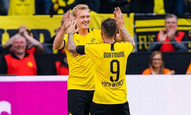 Beste Laune in Dortmund &#8211; mit 5:1 gewinnen die Borussen ihr Auftaktspiel.  | Foto: Guido Kirchner (dpa)